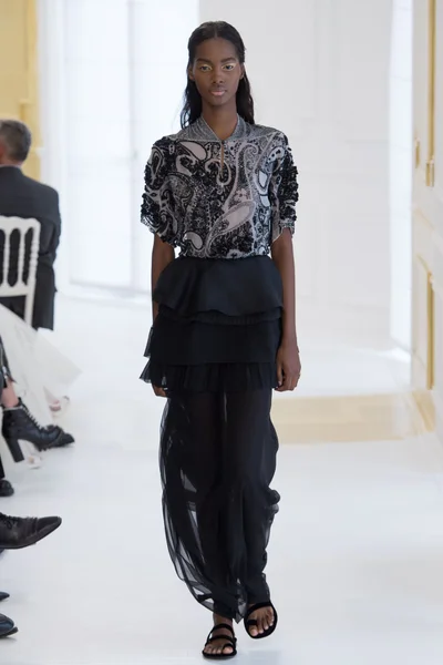 Look 15